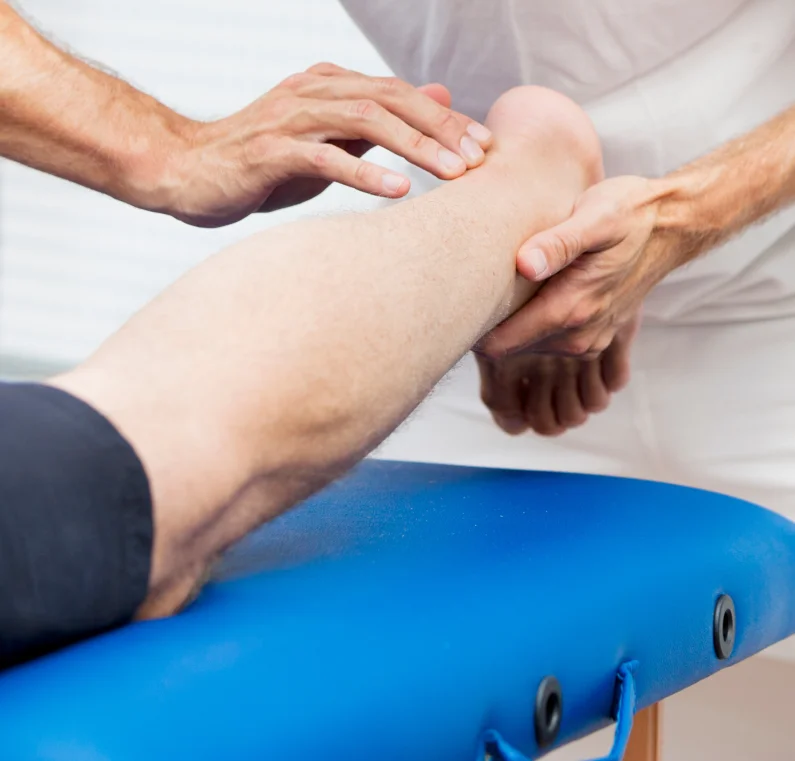 Behandeling van achillespeestendinopathie met EPTE-therapie bij B-Fysic.