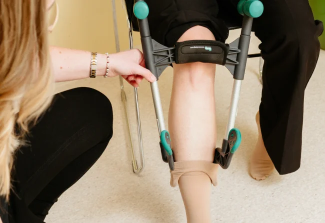Steunkousen aantrekken ergotherapeut