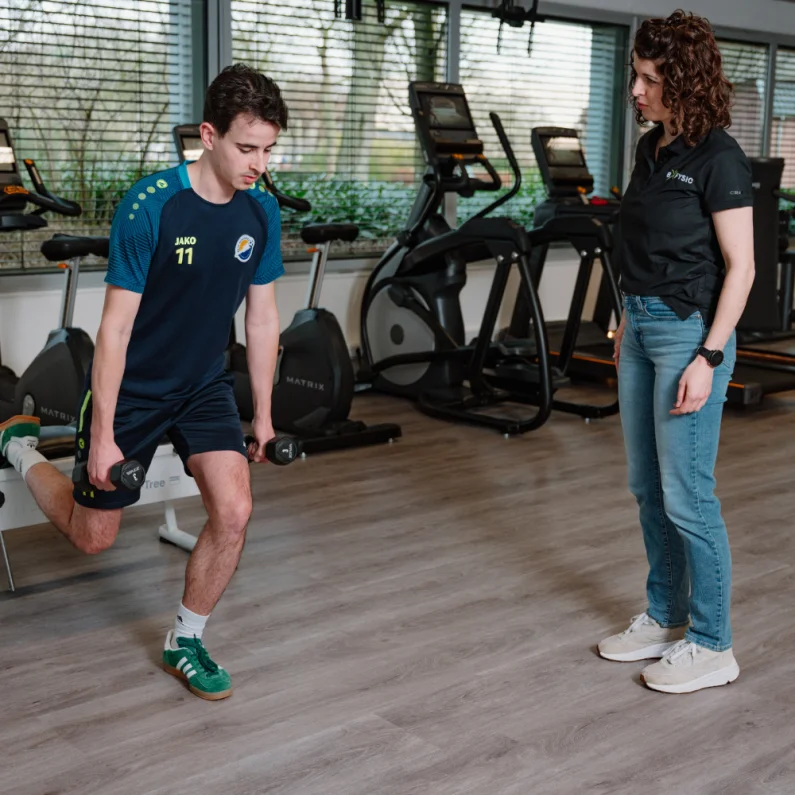 opbouwen kracht en stabiliteit voorste kruisband blessure fysiotherapie